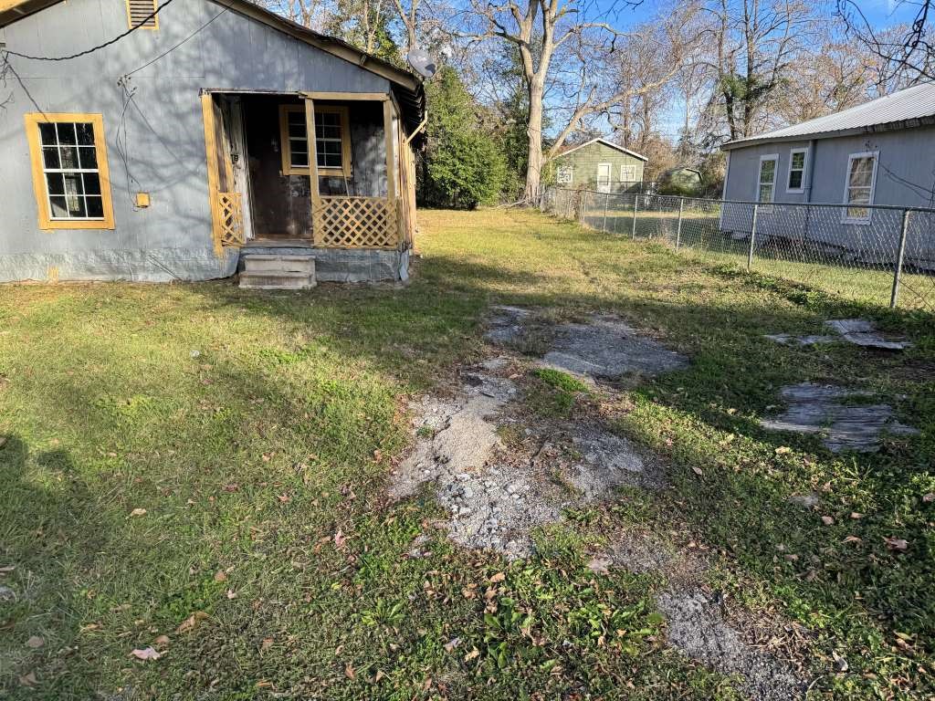 304 Callier Street Palestine, TX 75803 - Photo 2 of 13