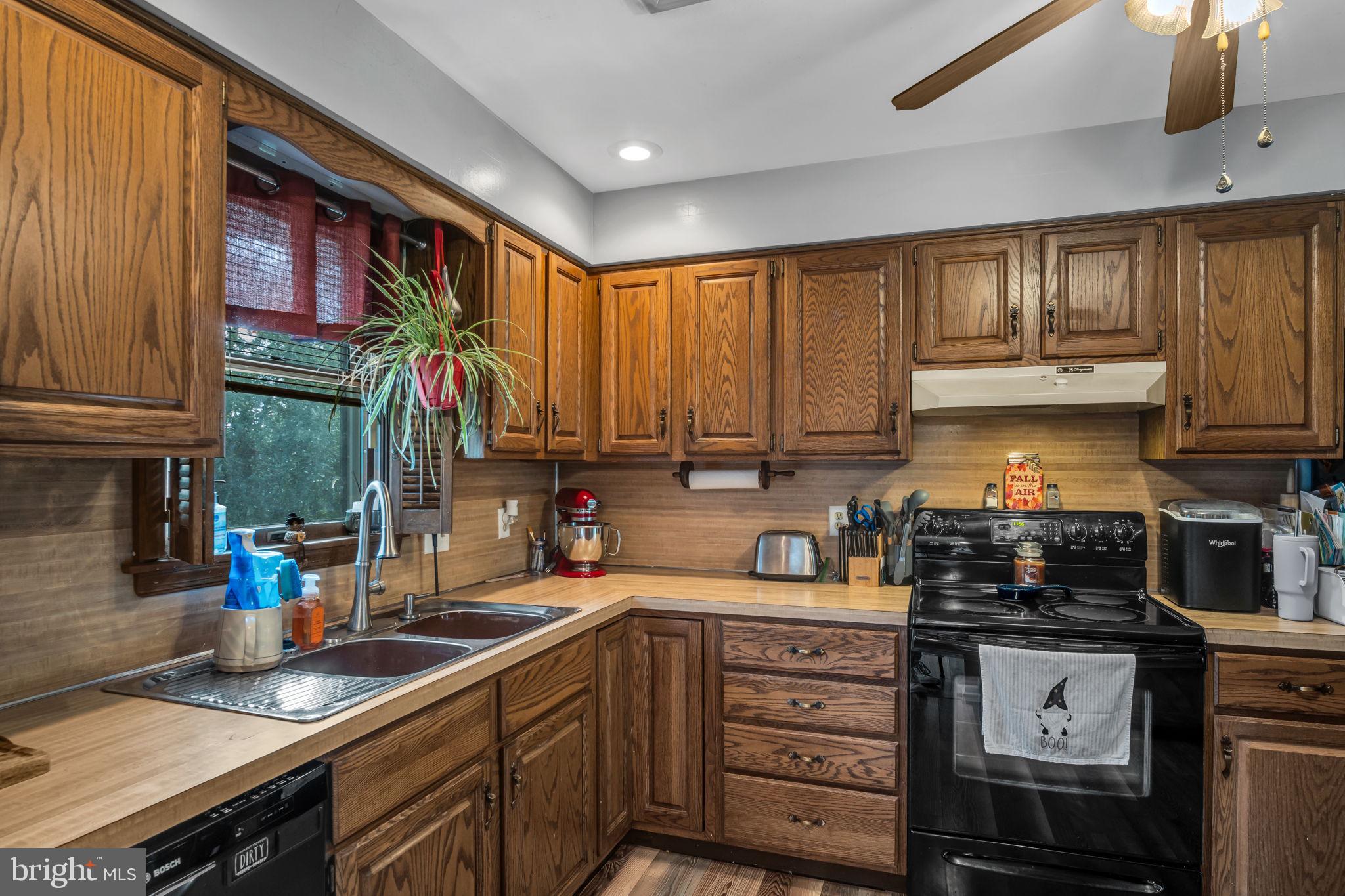 129 East Springville Road Boiling Springs, PA 17007 - Photo 8 of 24 Gallery Image 8
