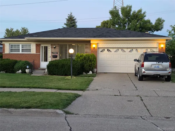 $275,000 | 27882 Sutherland Avenue, Warren, MI 48088