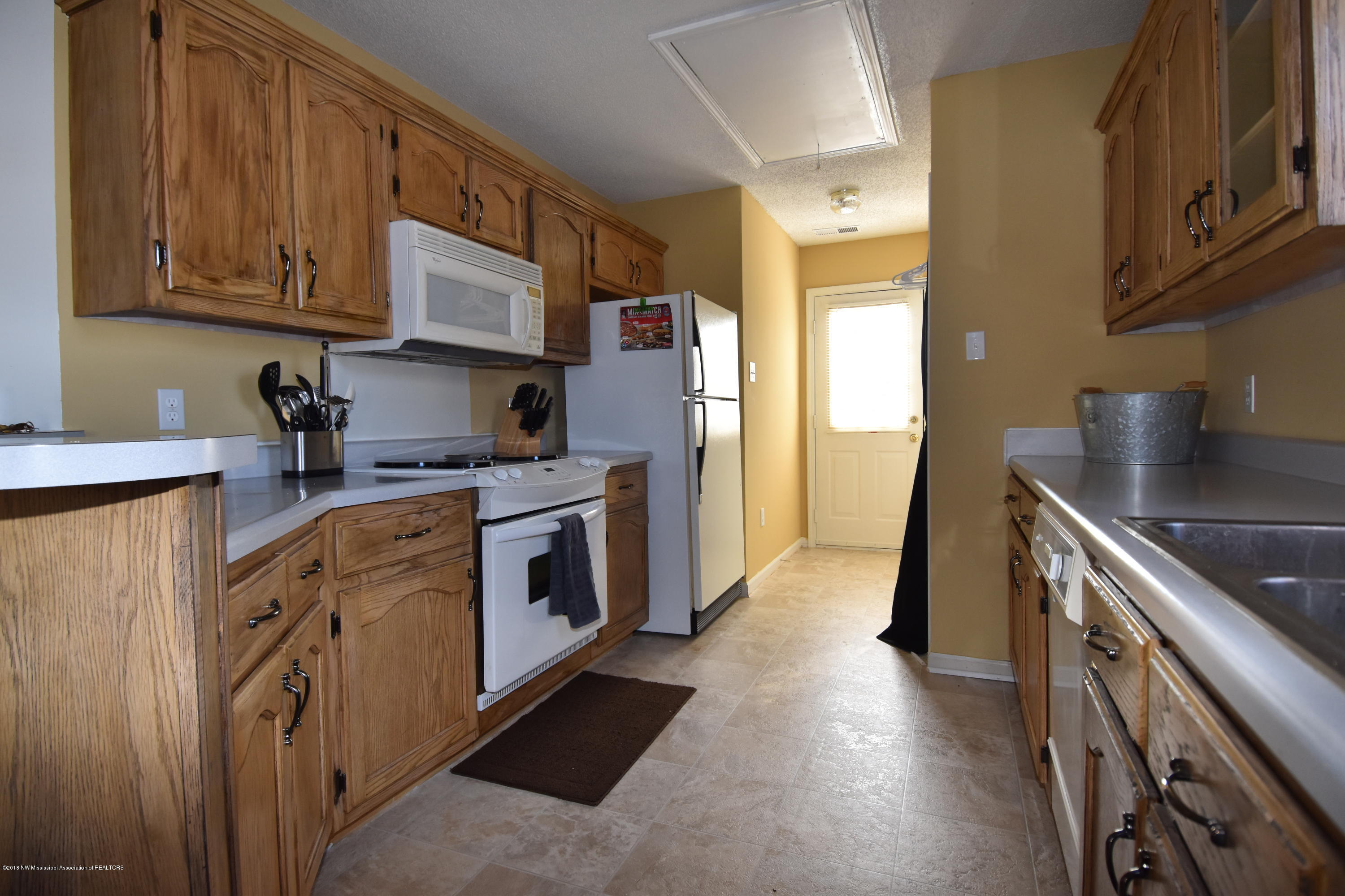 9739 Riggan Drive Olive Branch, MS 38654 - Photo 6 of 10 Kitchen