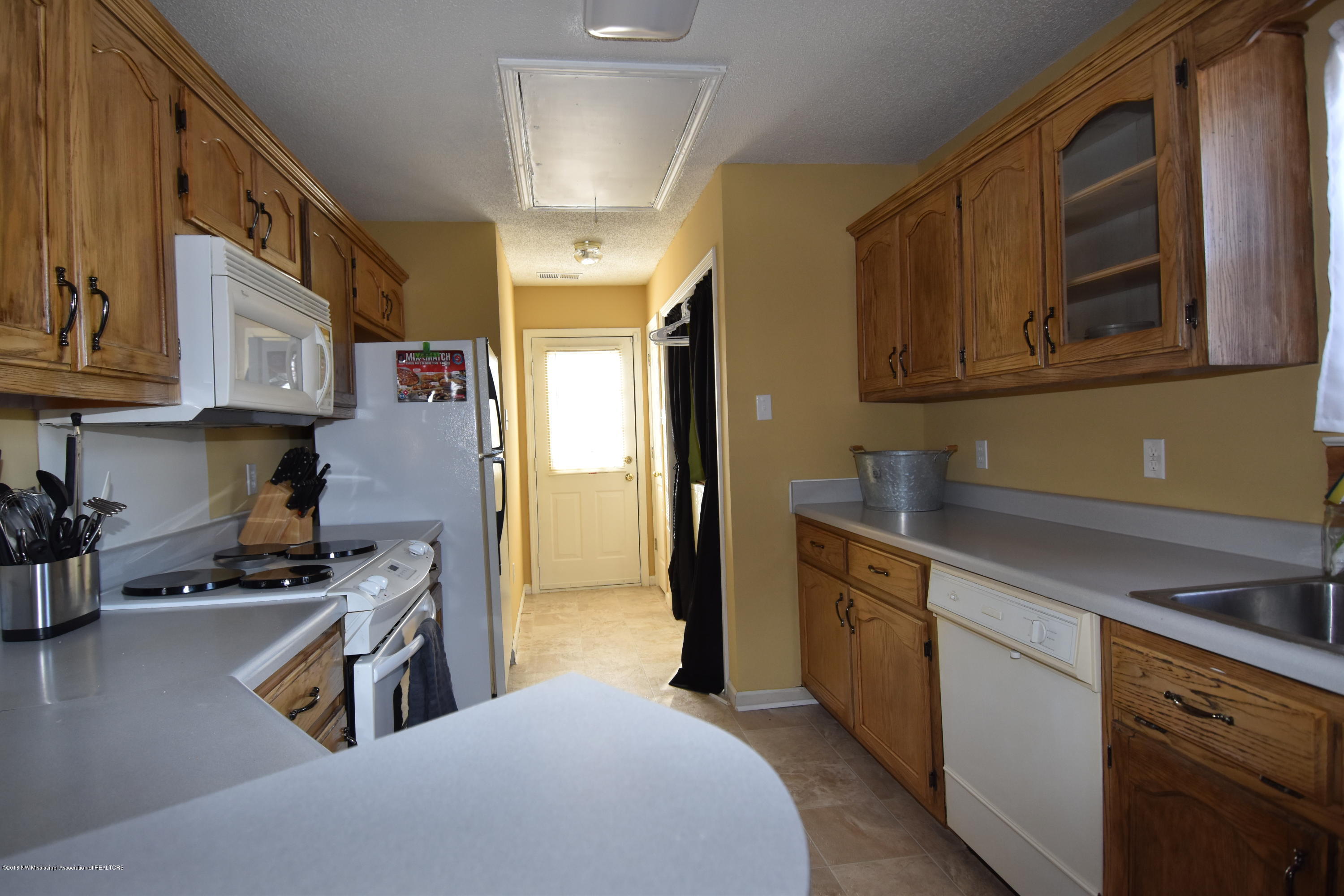 9739 Riggan Drive Olive Branch, MS 38654 - Photo 7 of 10 Kitchen