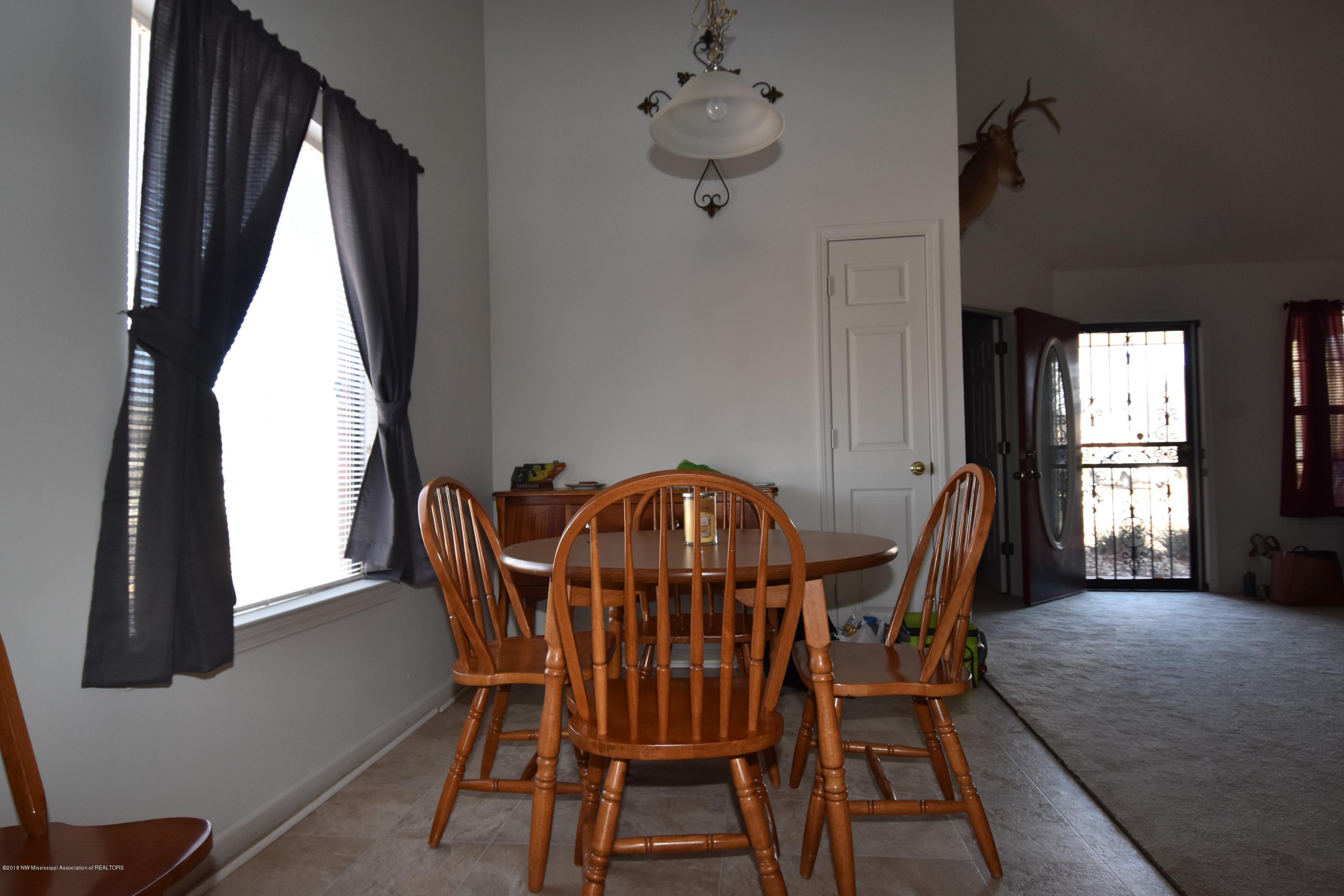 9739 Riggan Drive Olive Branch, MS 38654 - Photo 8 of 10 Breakfast Rm