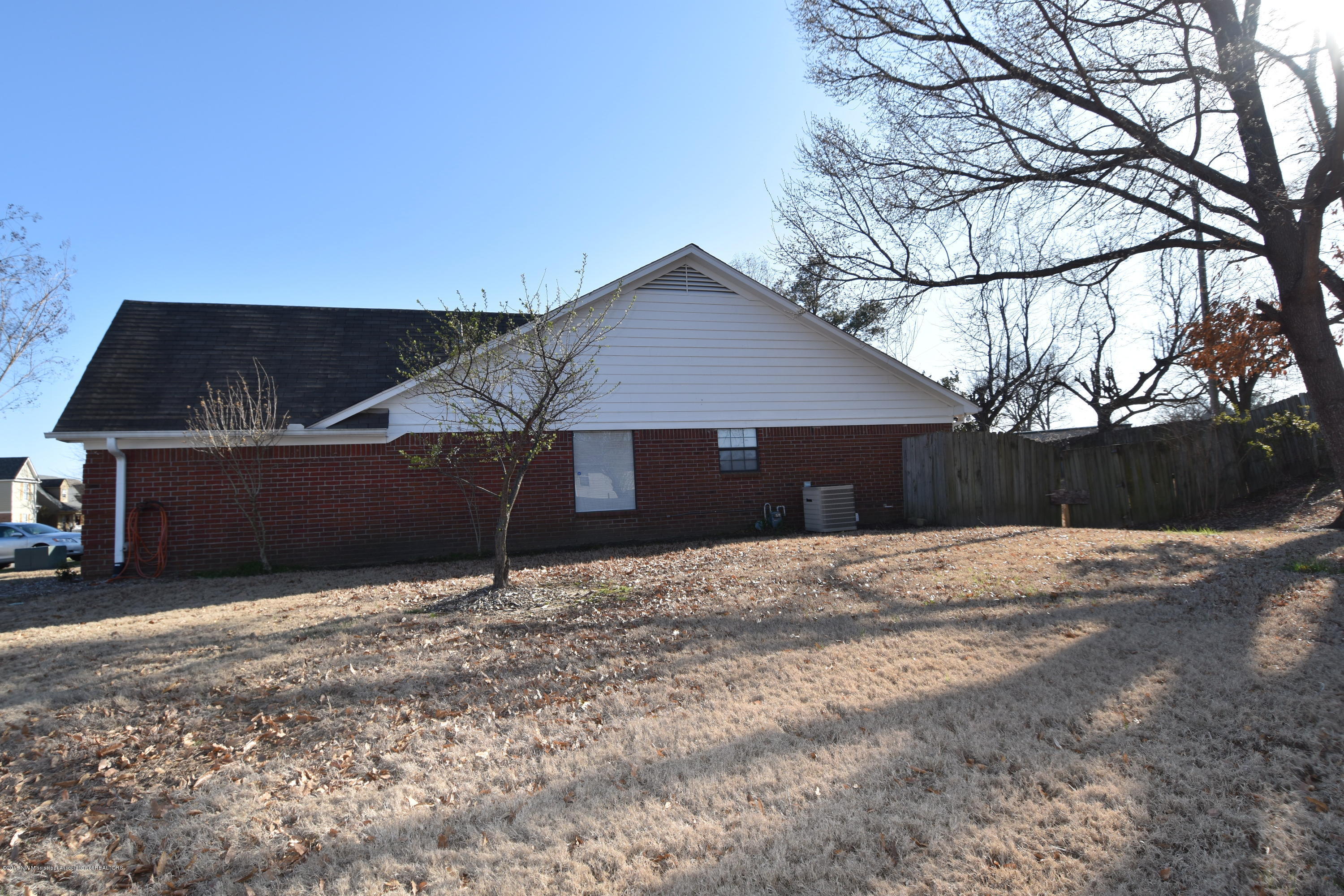 9739 Riggan Drive Olive Branch, MS 38654 - Photo 10 of 10 Side yard