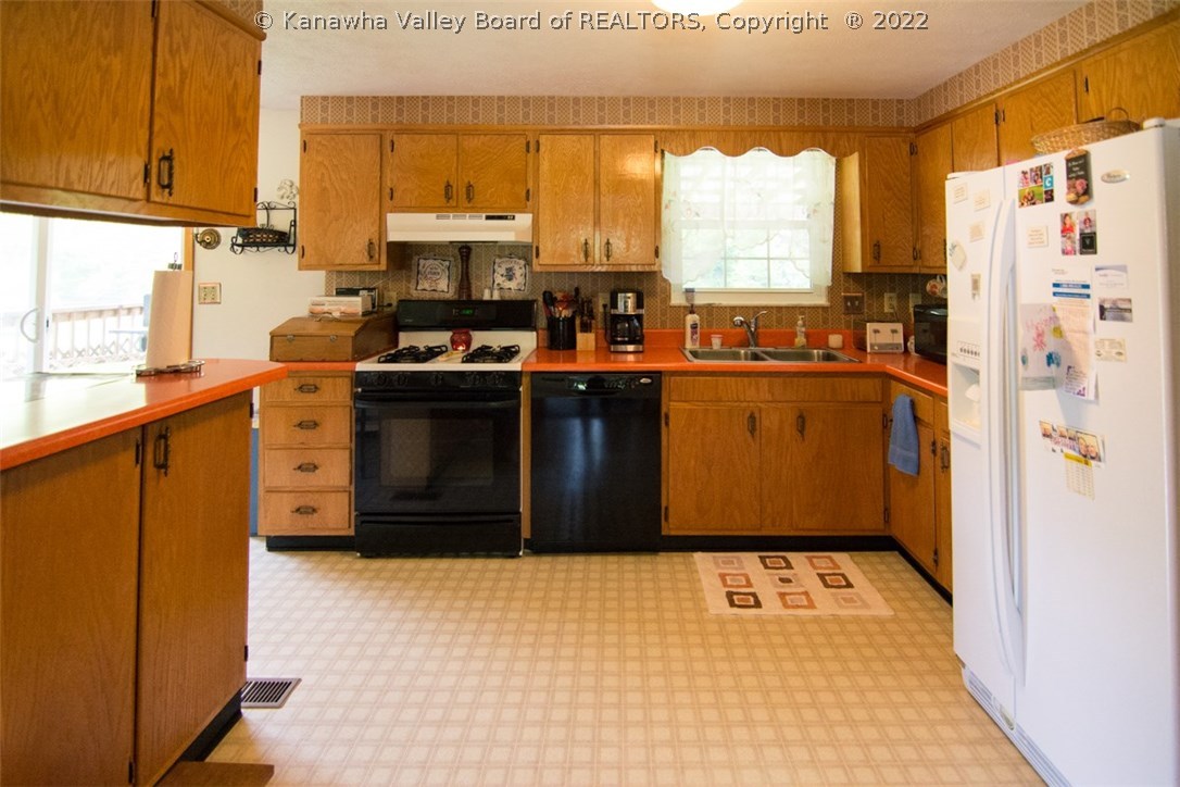 611 Angel Ridge Ripley, WV 25271 - Photo 9 of 25 Gallery Image 9