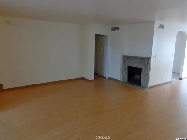 $4,300 | 9642 Vía Torino, Unit 132, Sun Valley, CA 91504