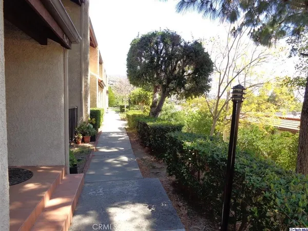 $4,300 | 9642 Vía Torino, Unit 132, Sun Valley, CA 91504