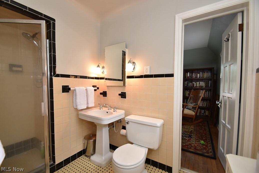 2607 Dysart Road Cleveland, OH 44118 - Photo 18 of 34 Gallery Image 18