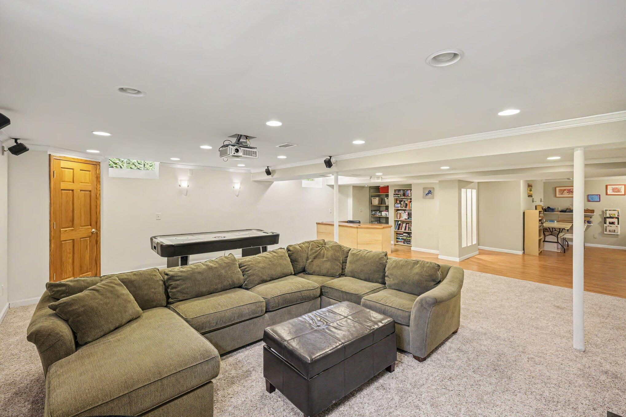 709 Snowmass Drive Rochester Hills, MI 48309 - Photo 4 of 39 023_file_7912