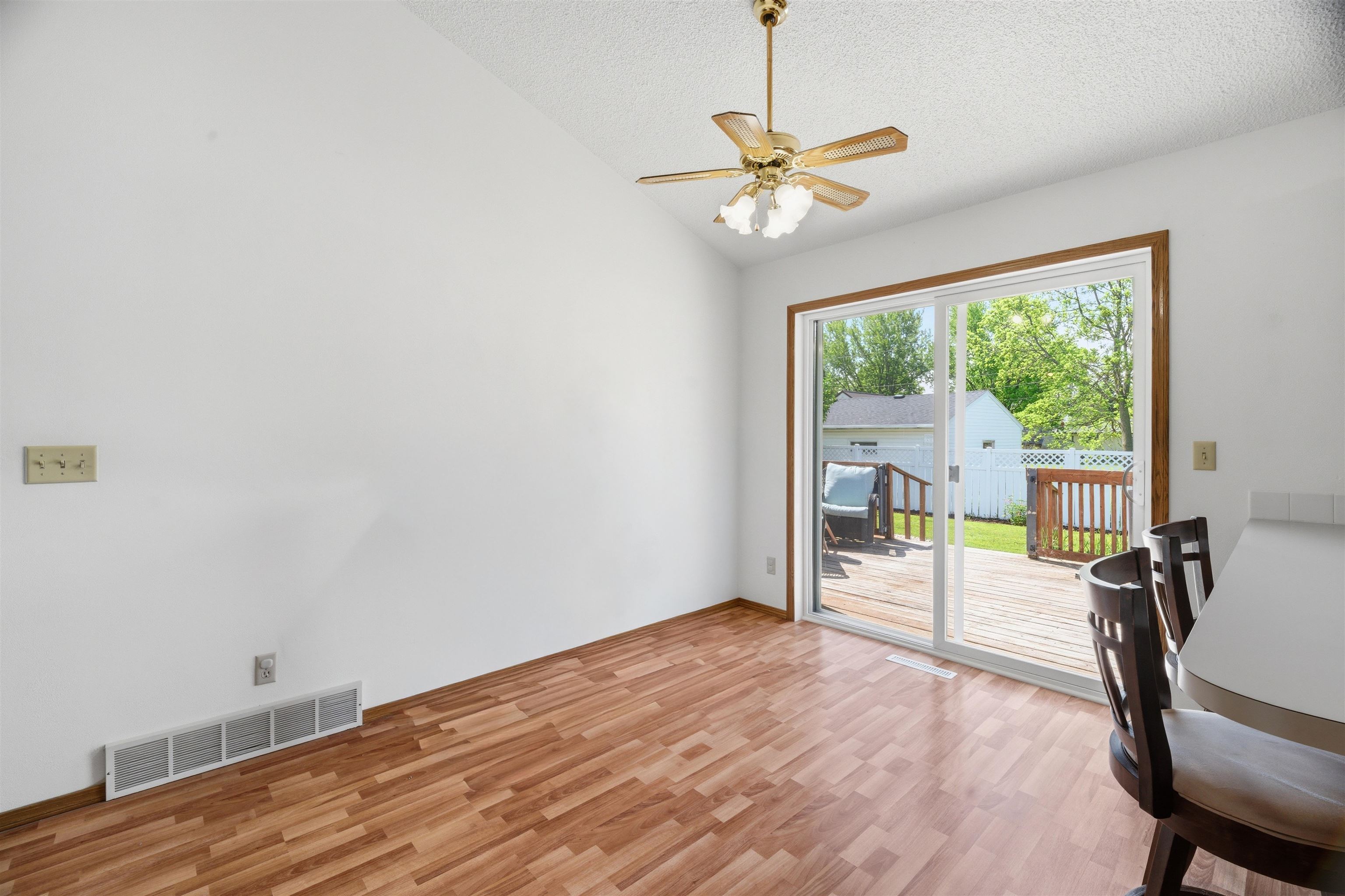 1917 East Glendale Avenue Appleton, WI 54911 - Photo 6 of 27