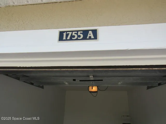 a close view of door