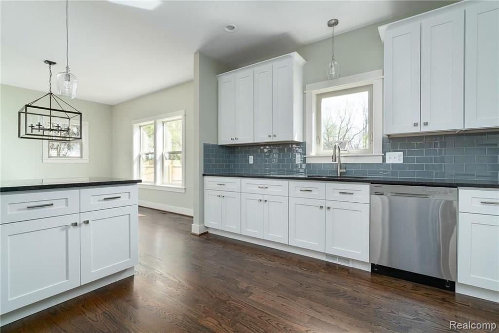 339 Lothrop Road Grosse Pointe Farms, MI 48236 - Photo 10 of 31