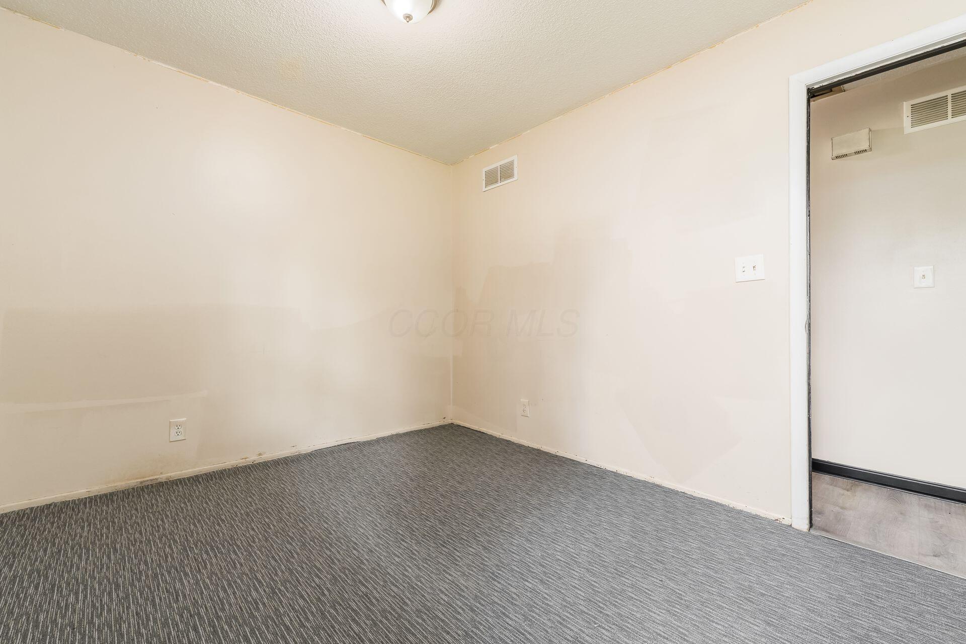 2594 Hubbell Road Columbus, OH 43232 - Photo 21 of 26 Bedroom 1 (2)