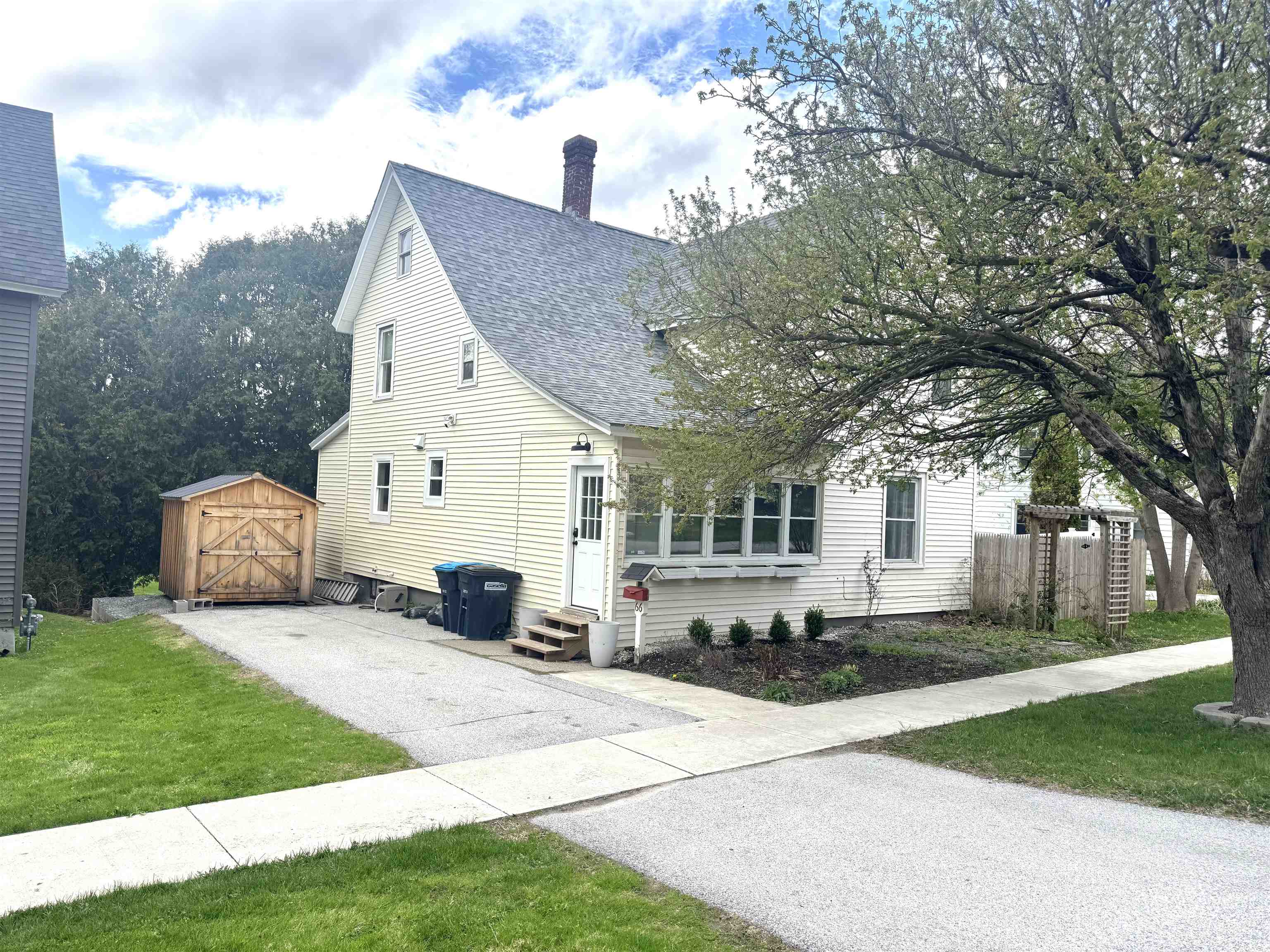 66 Messenger Street St. Albans, VT 05478 - Photo 2 of 33