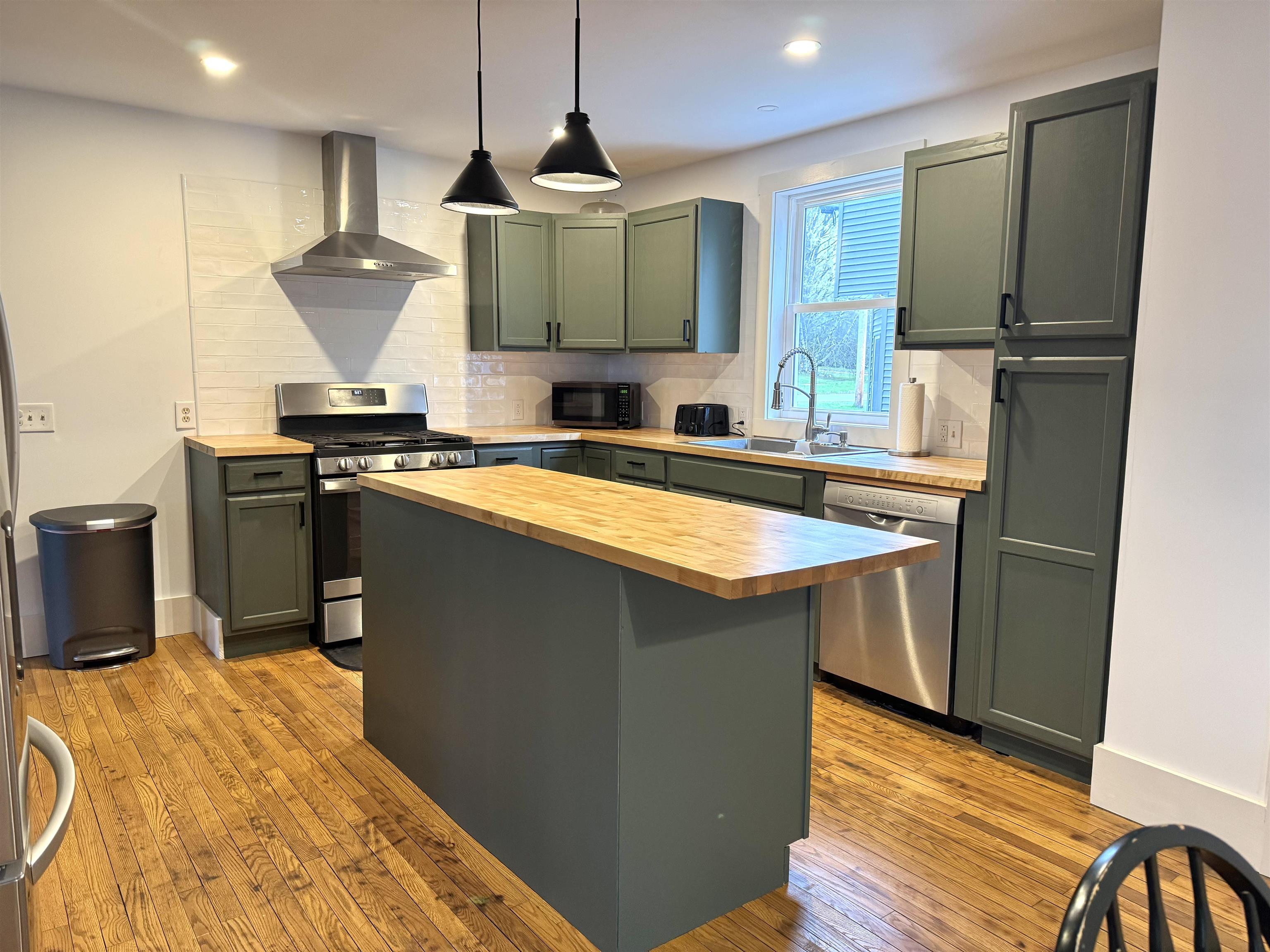 66 Messenger Street St. Albans, VT 05478 - Photo 9 of 33