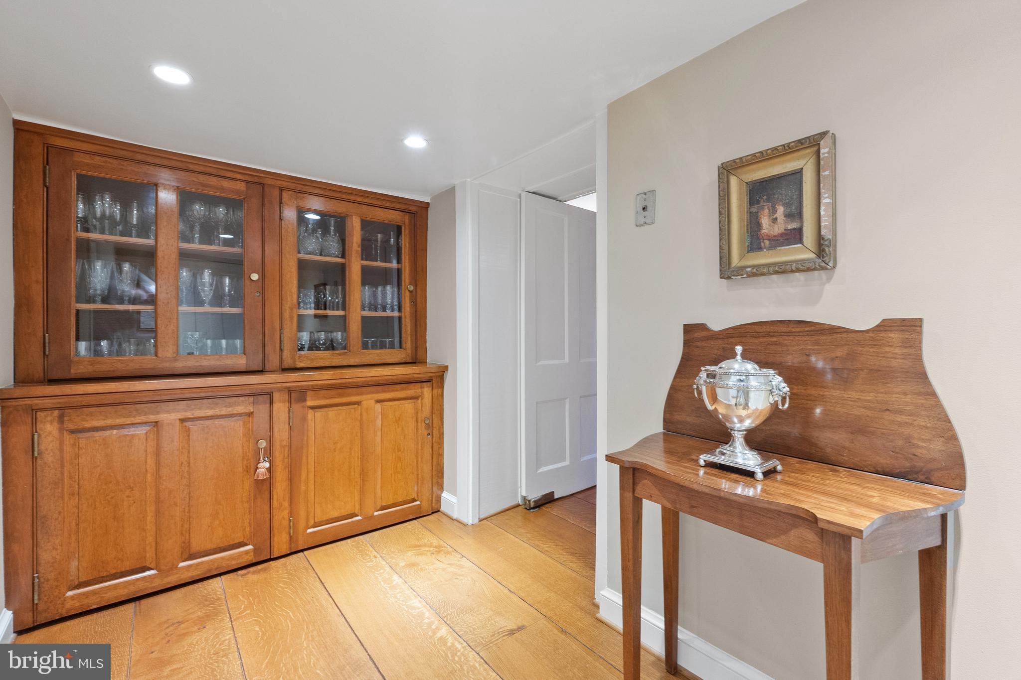 3252 Winchester Road Delaplane, VA 20144 - Photo 33 of 74 a living room with furniture and next to a window
