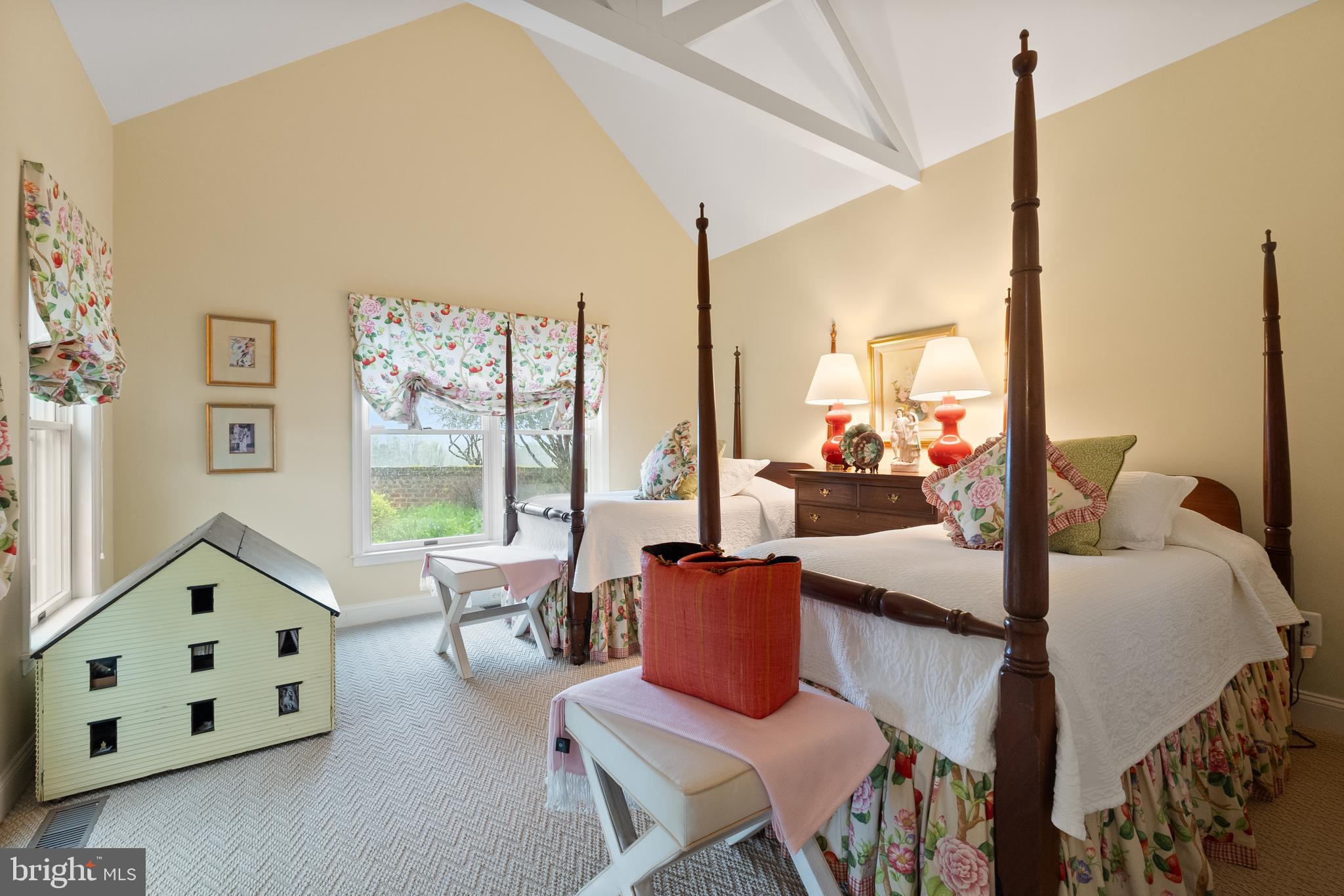 3252 Winchester Road Delaplane, VA 20144 - Photo 59 of 74 a living room with furniture and a large window