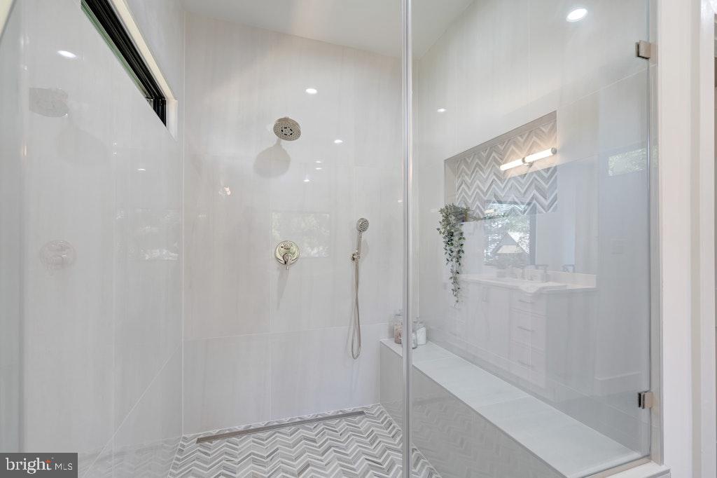 5225 Little Falls Road Arlington, VA 22207 - Photo 37 of 60 a bathroom with a shower