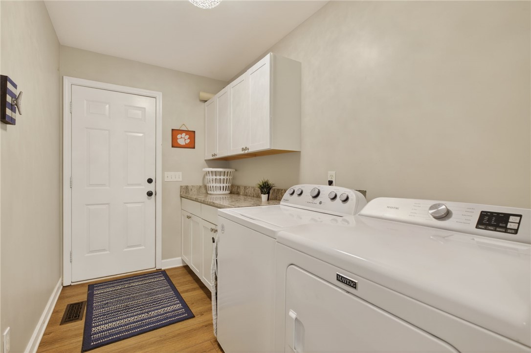 322 Shorecrest Drive Seneca, SC 29672 - Photo 9 of 30 Functional laundry space with modern appliances and practical storage solutions.