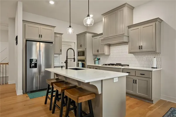 $550,000 | 1845 Falcon Court, Kearney, MO 64060