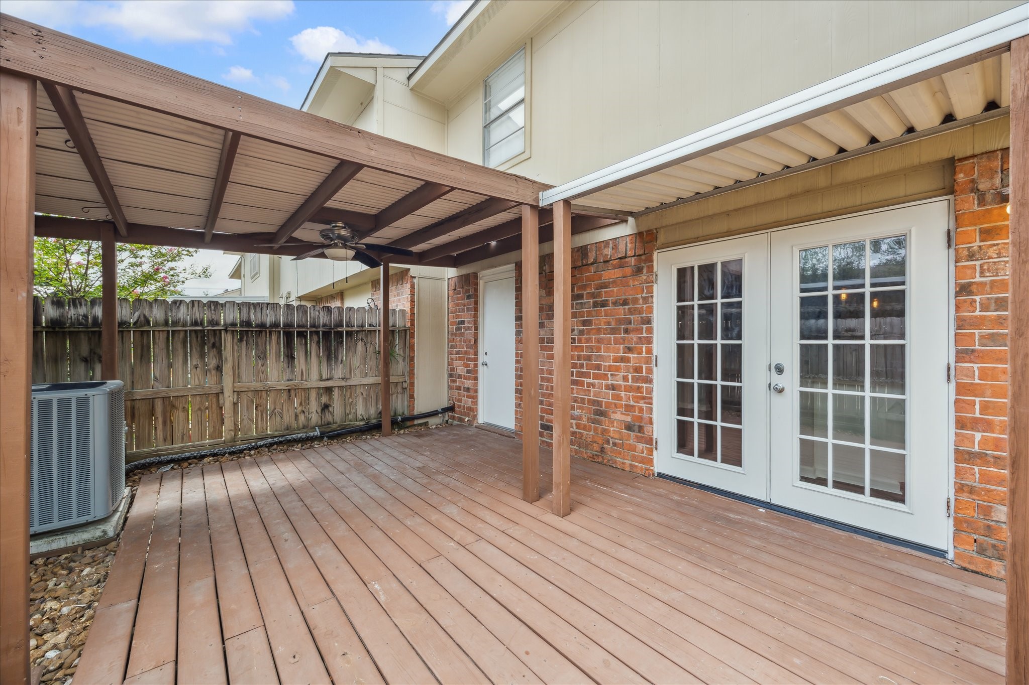1428 Silverpines Road, Unit 428 Houston, TX 77062 - Photo 16 of 19 Covered porch outside