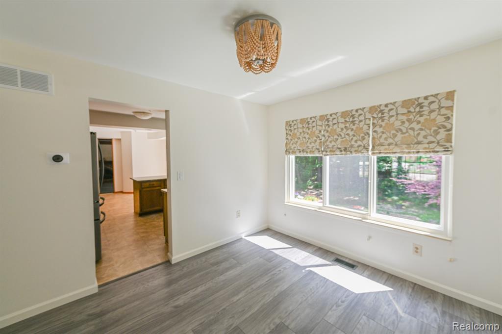 611 Ten Point Drive Rochester Hills, MI 48309 - Photo 5 of 17