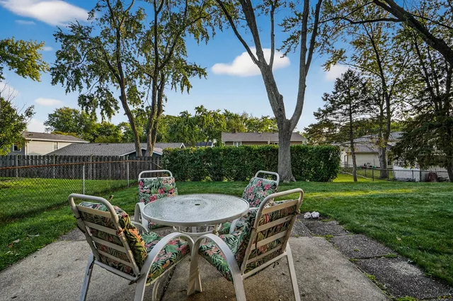 $425,000 | 1355 Blair Lane, Hoffman Estates, IL 60169