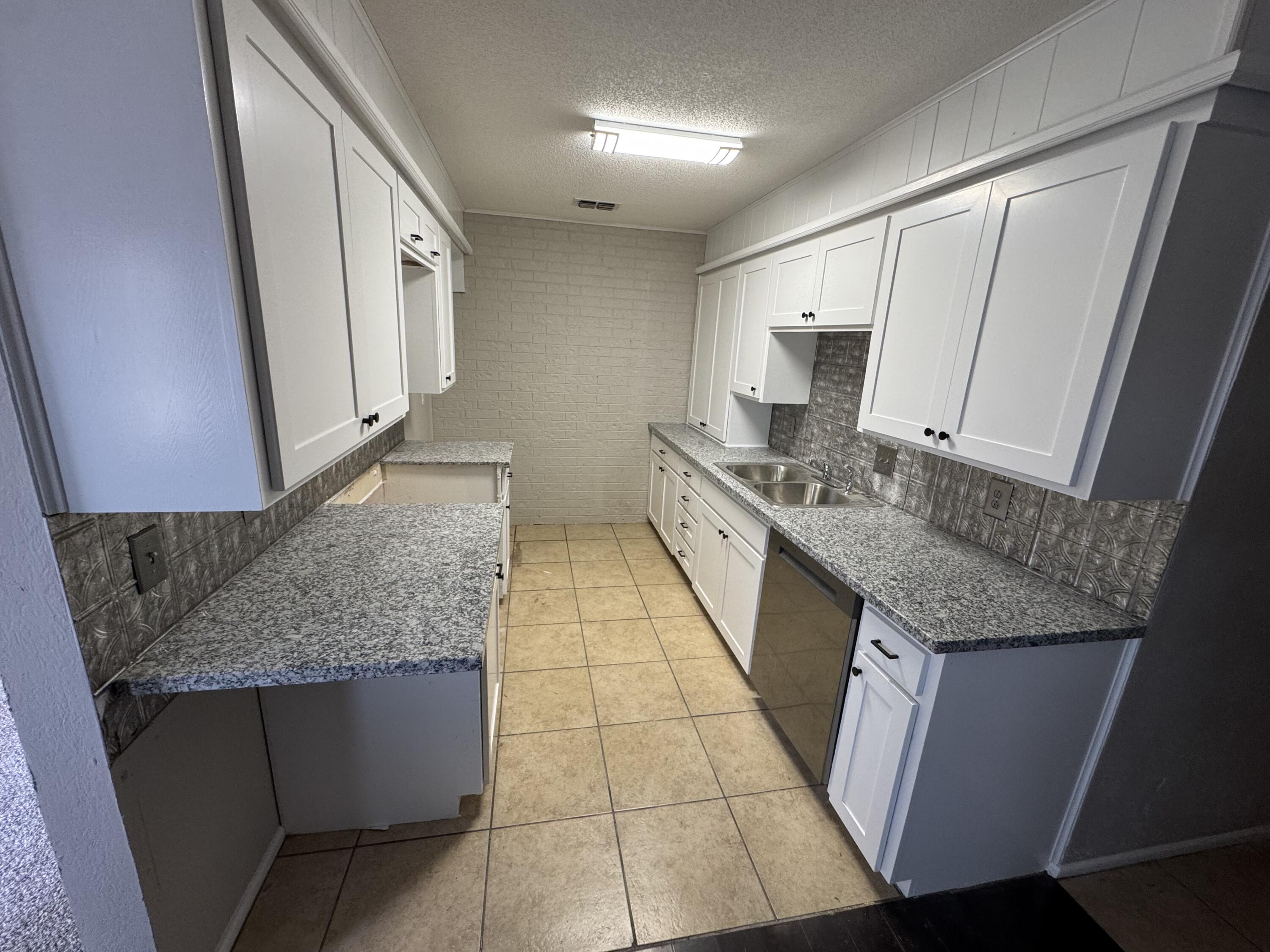 5236 17th Street Lubbock, TX 79416 - Photo 2 of 14 IMG_8304