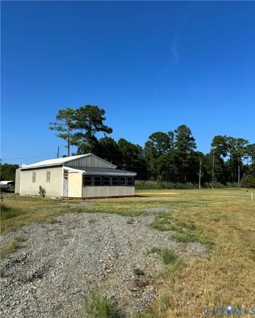 a view of a dry yard