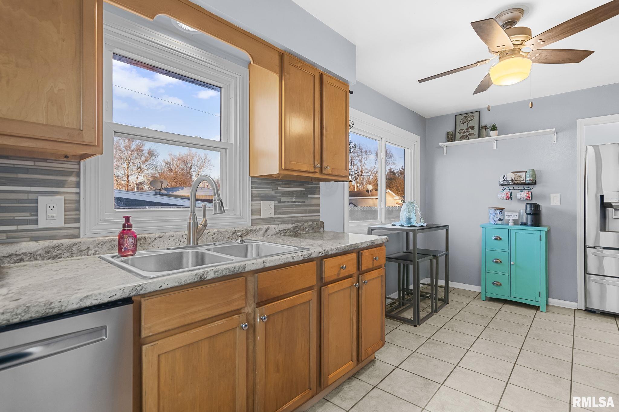 53 Rosaria Road Springfield, IL 62702 - Photo 12 of 34