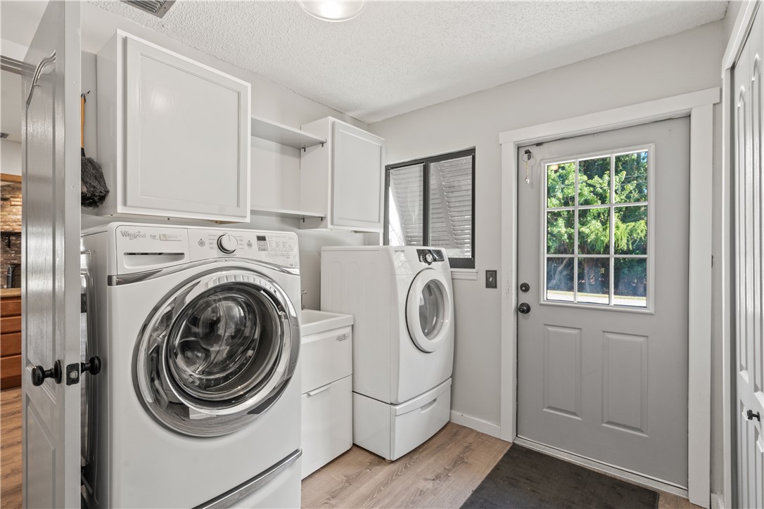3336 8th Street Vero Beach, FL 32968 - Photo 22 of 36 a utility room with dryer and washer