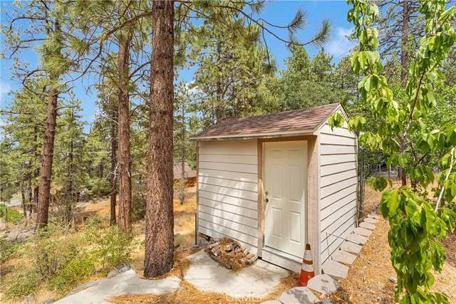 $449,000 | 5435 Heath Creek Drive, Wrightwood, CA 92397
