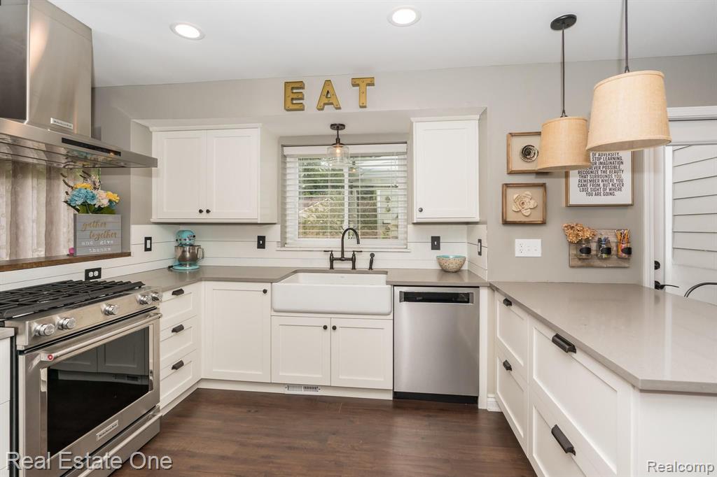 1935 Clear Point Court Rochester Hills, MI 48306 - Photo 9 of 24