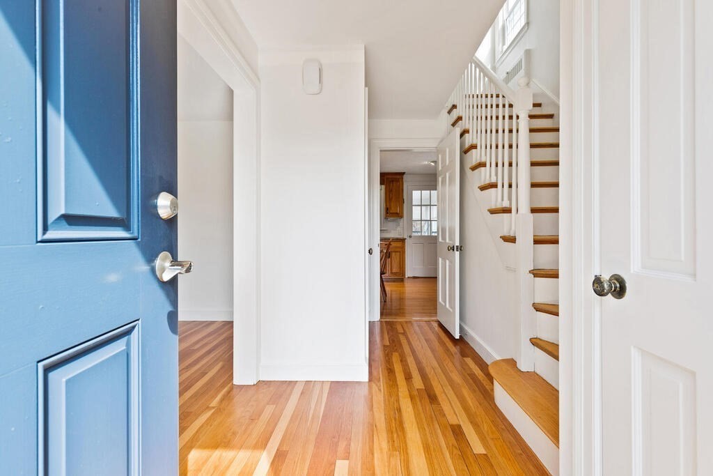 17 Canterbury Road Marblehead, MA 01945 - Photo 3 of 32 Gallery Image 3