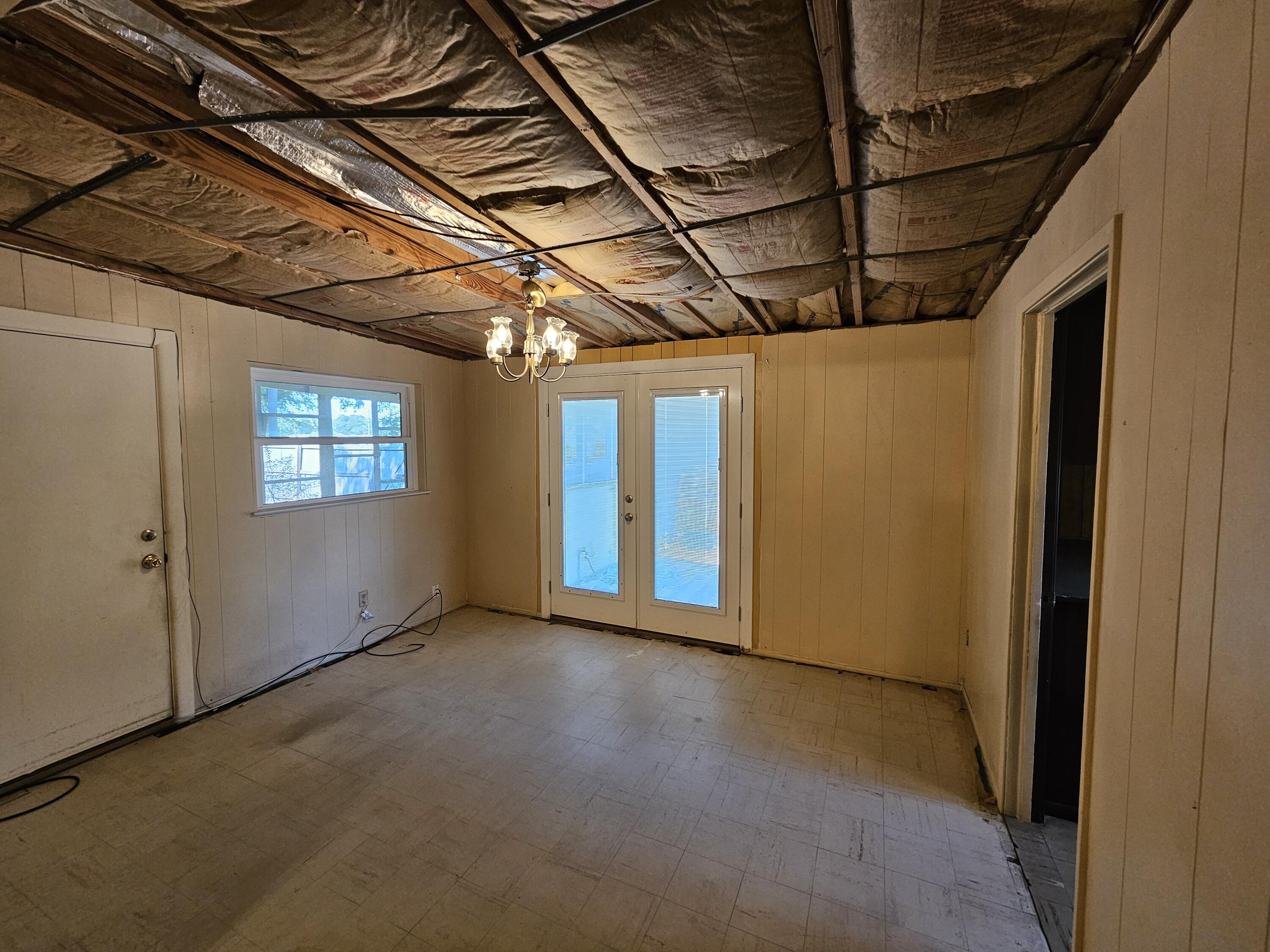 48 Ferry Road Northeast Fort Walton Beach, FL 32548 - Photo 10 of 62 opens to court yard & porch