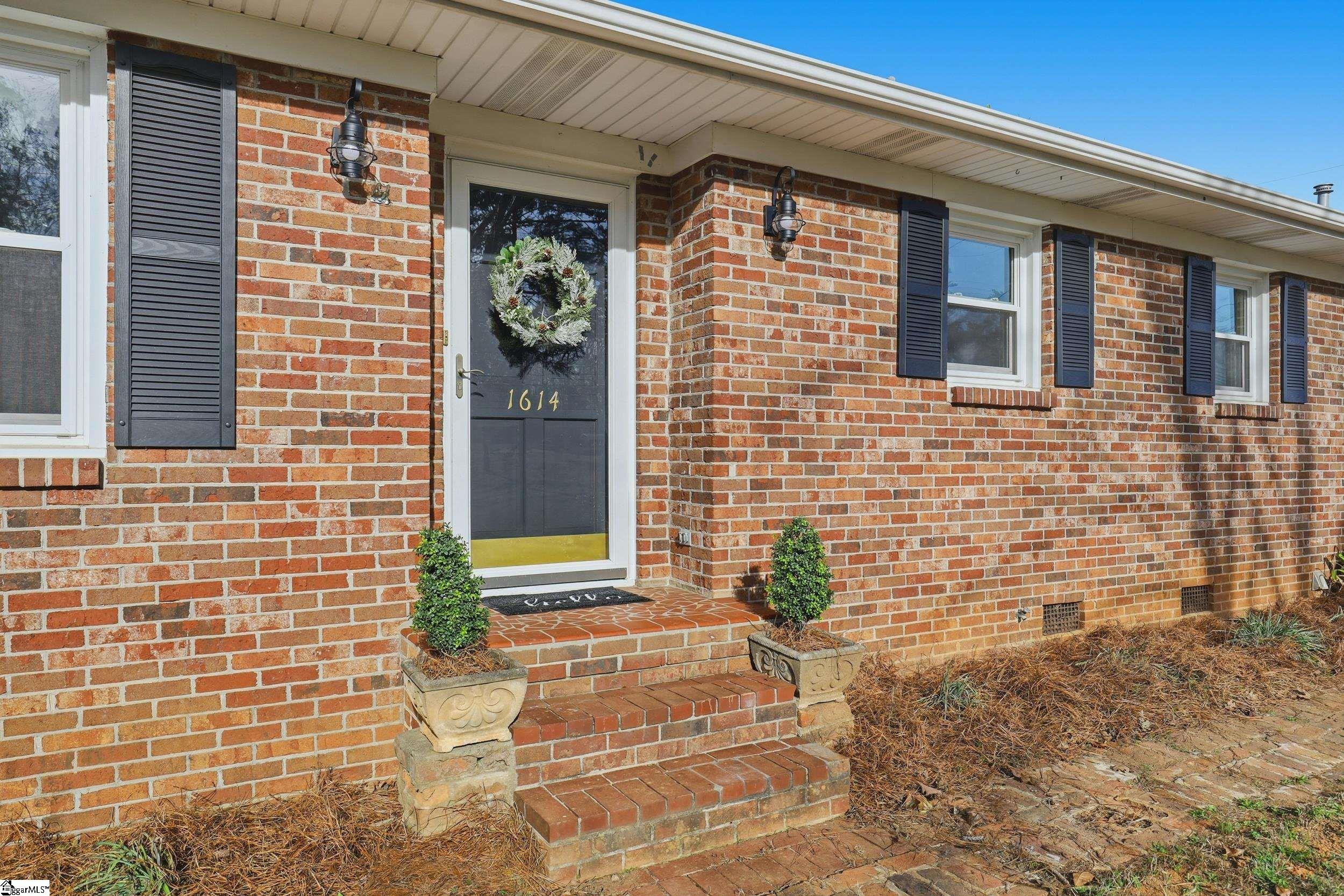 1614 Greenwood Road Laurens, SC 29360 - Photo 2 of 26