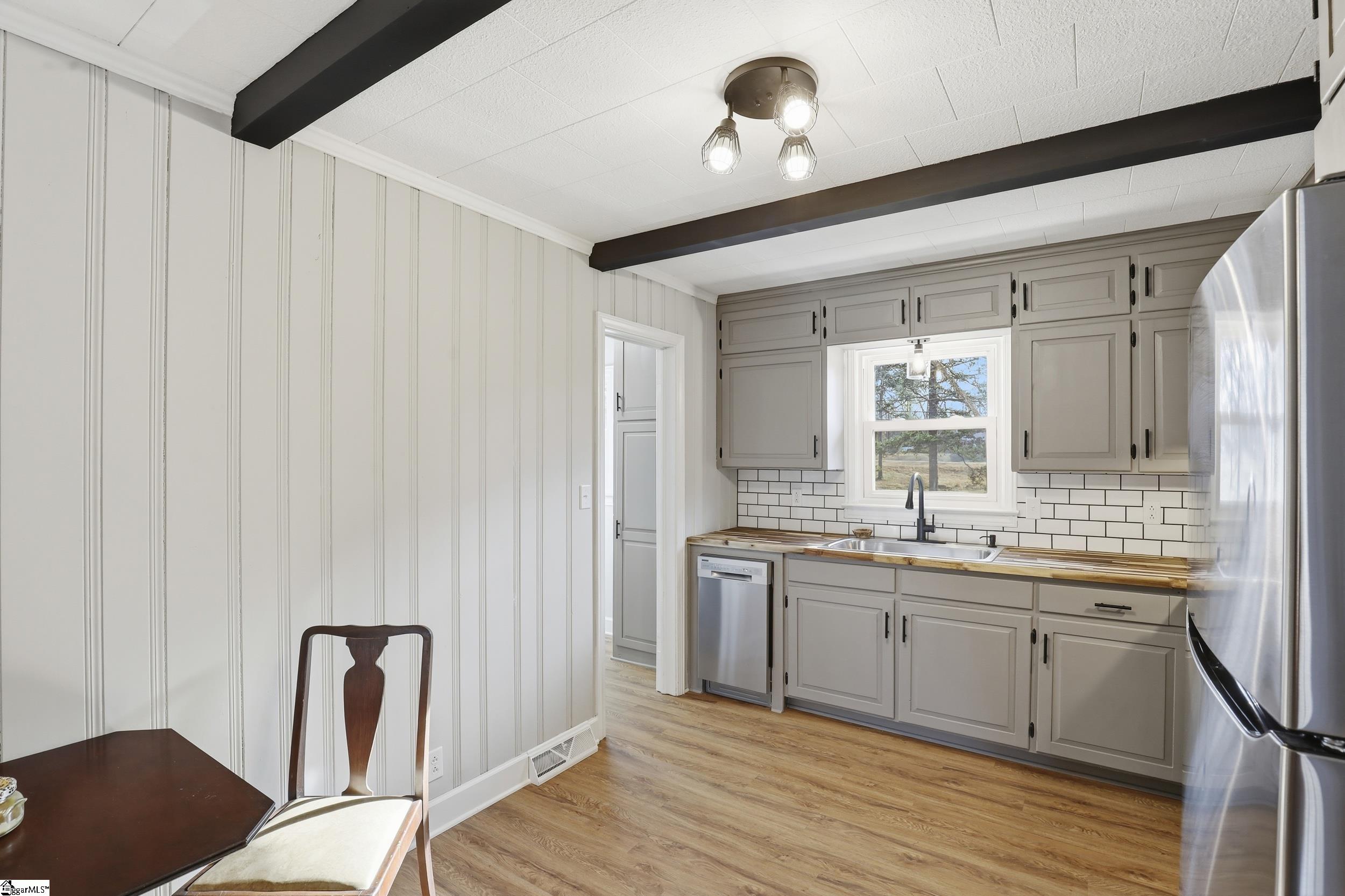 1614 Greenwood Road Laurens, SC 29360 - Photo 7 of 26