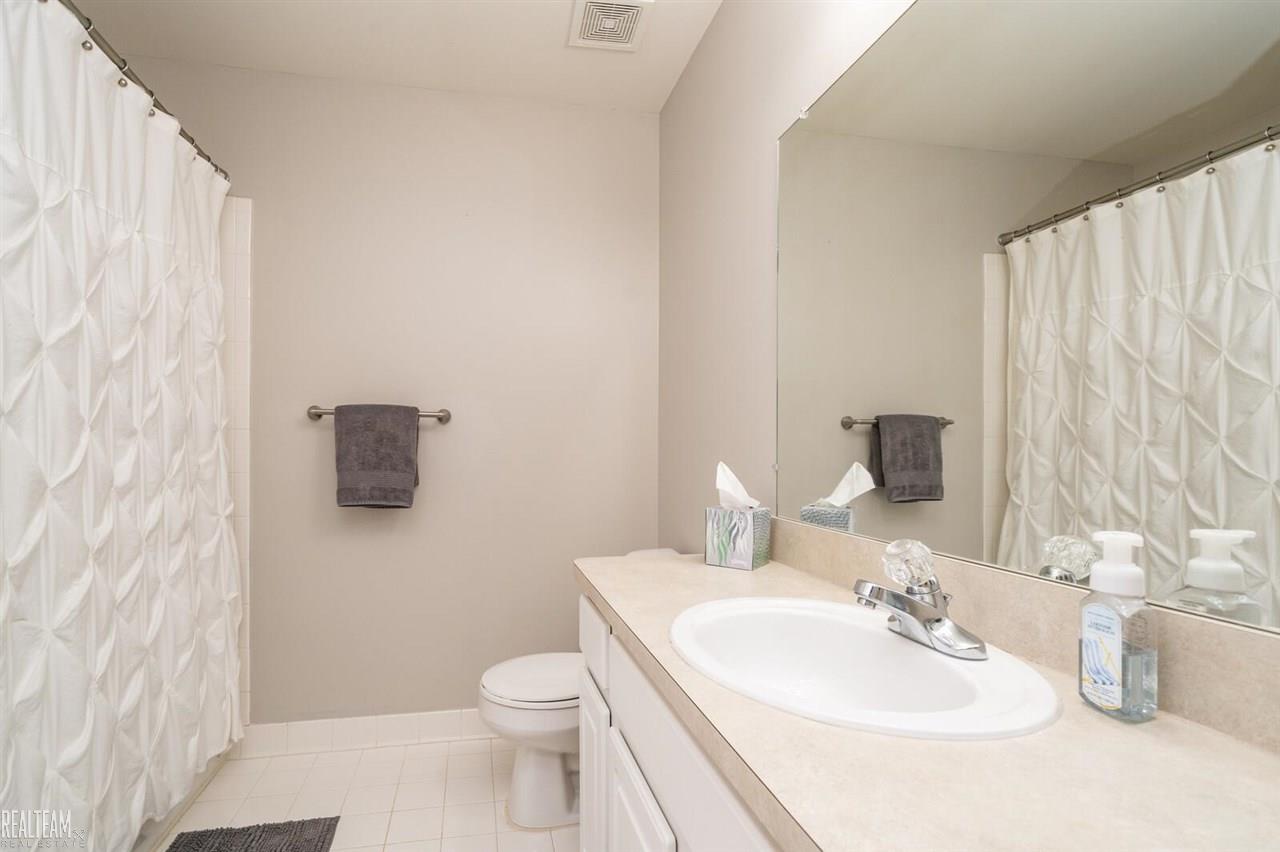 46124 Rhodes Drive Macomb, MI 48044 - Photo 16 of 21 50053308-15.JPG