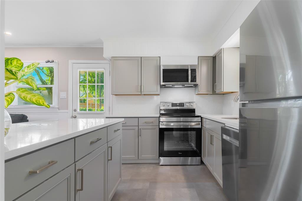 804 Haggard Street Plano, TX 75074 - Photo 14 of 40 a kitchen with a sink stove and refrigerator