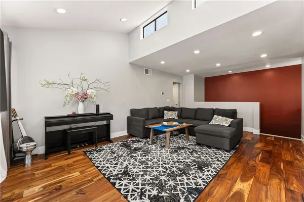$595,000 | 10550 Sunland Boulevard, Unit 7, Sunland, CA 91040