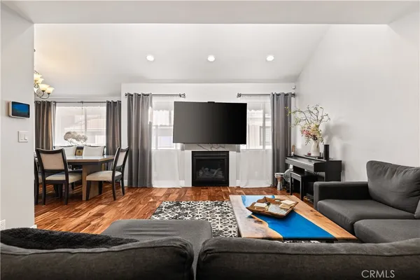 $595,000 | 10550 Sunland Boulevard, Unit 7, Sunland, CA 91040