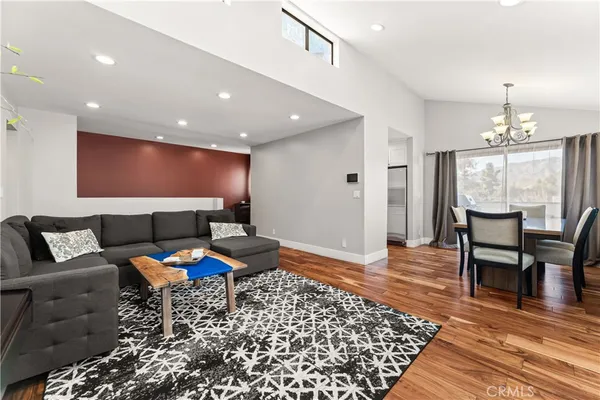 $595,000 | 10550 Sunland Boulevard, Unit 7, Sunland, CA 91040