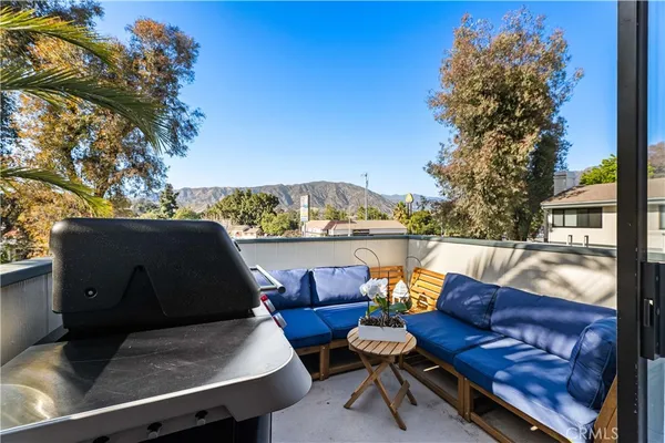 $595,000 | 10550 Sunland Boulevard, Unit 7, Sunland, CA 91040