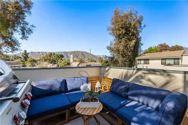 $595,000 | 10550 Sunland Boulevard, Unit 7, Sunland, CA 91040