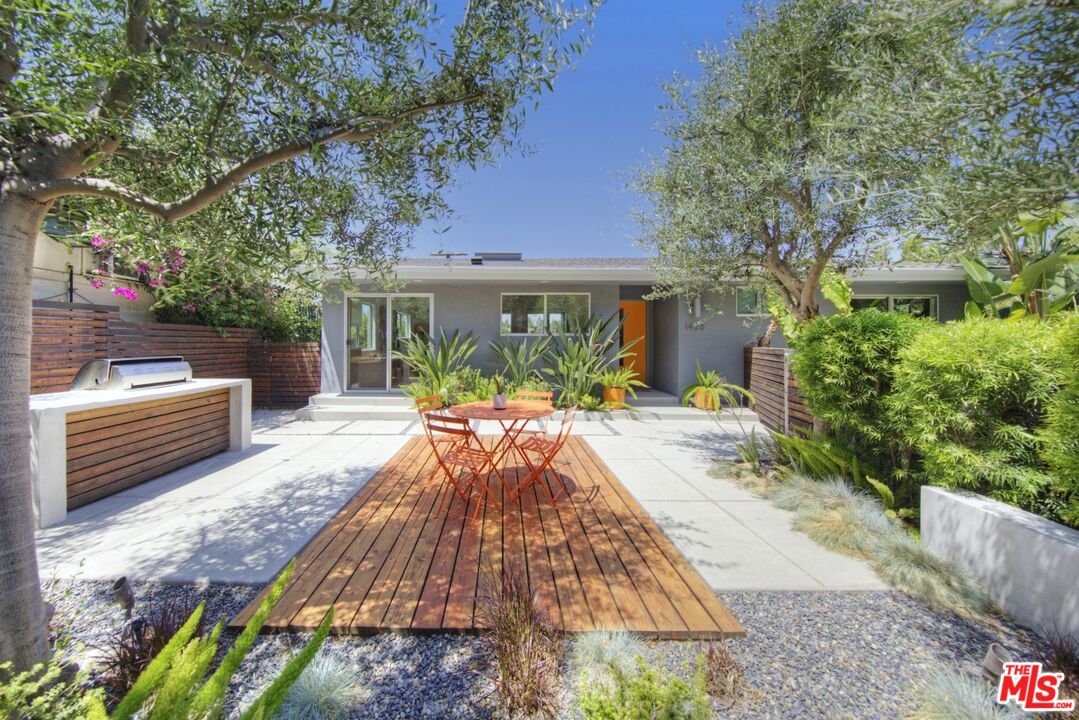 1423 Elevado Street Los Angeles, CA 90026 - Photo 45 of 51 a view of a backyard with sitting area