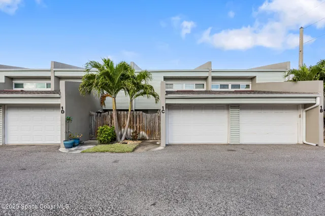 a view of a house with garage and yard