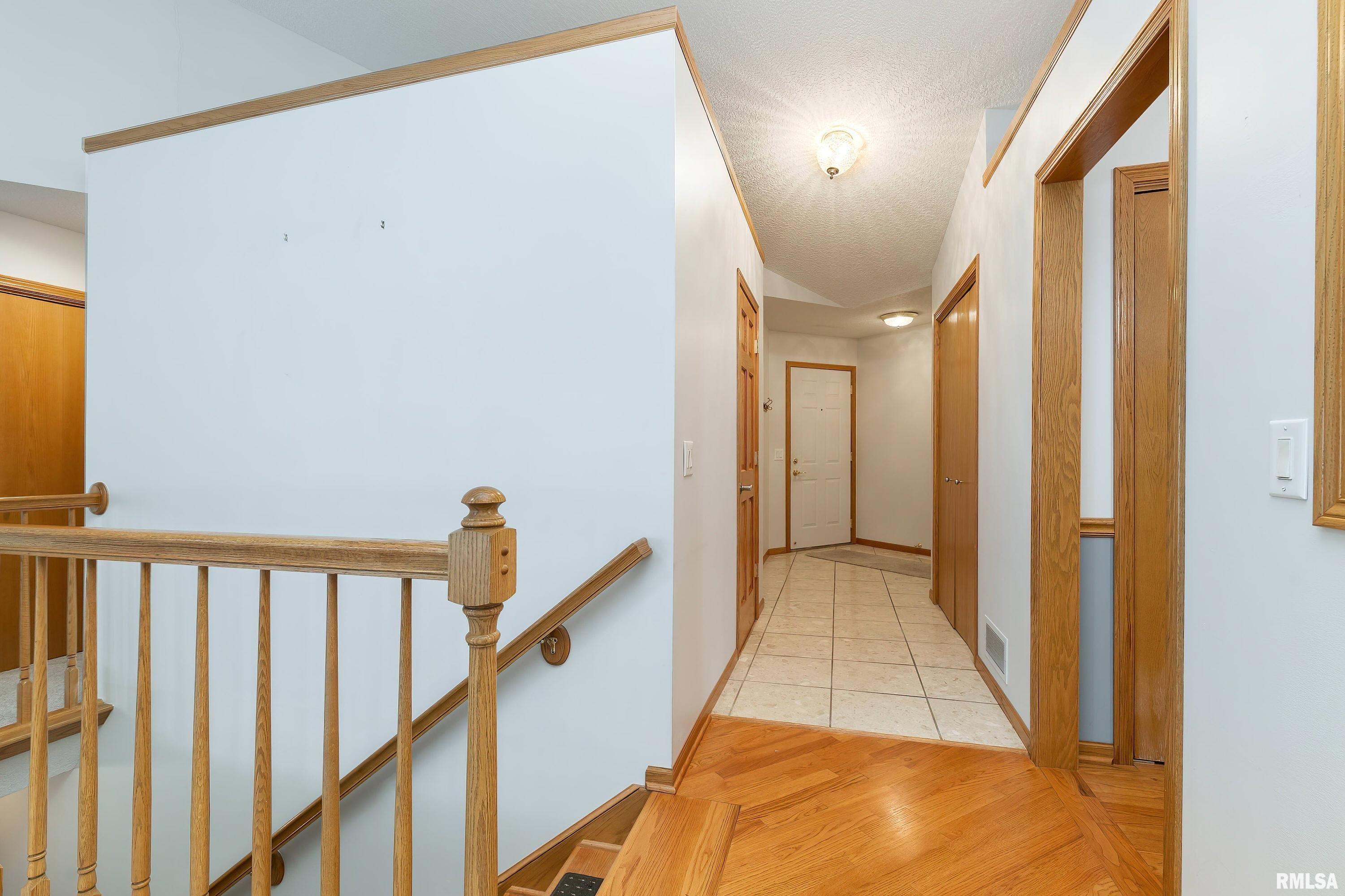 3367 East Ridge Drive Bettendorf, IA 52722 - Photo 5 of 39