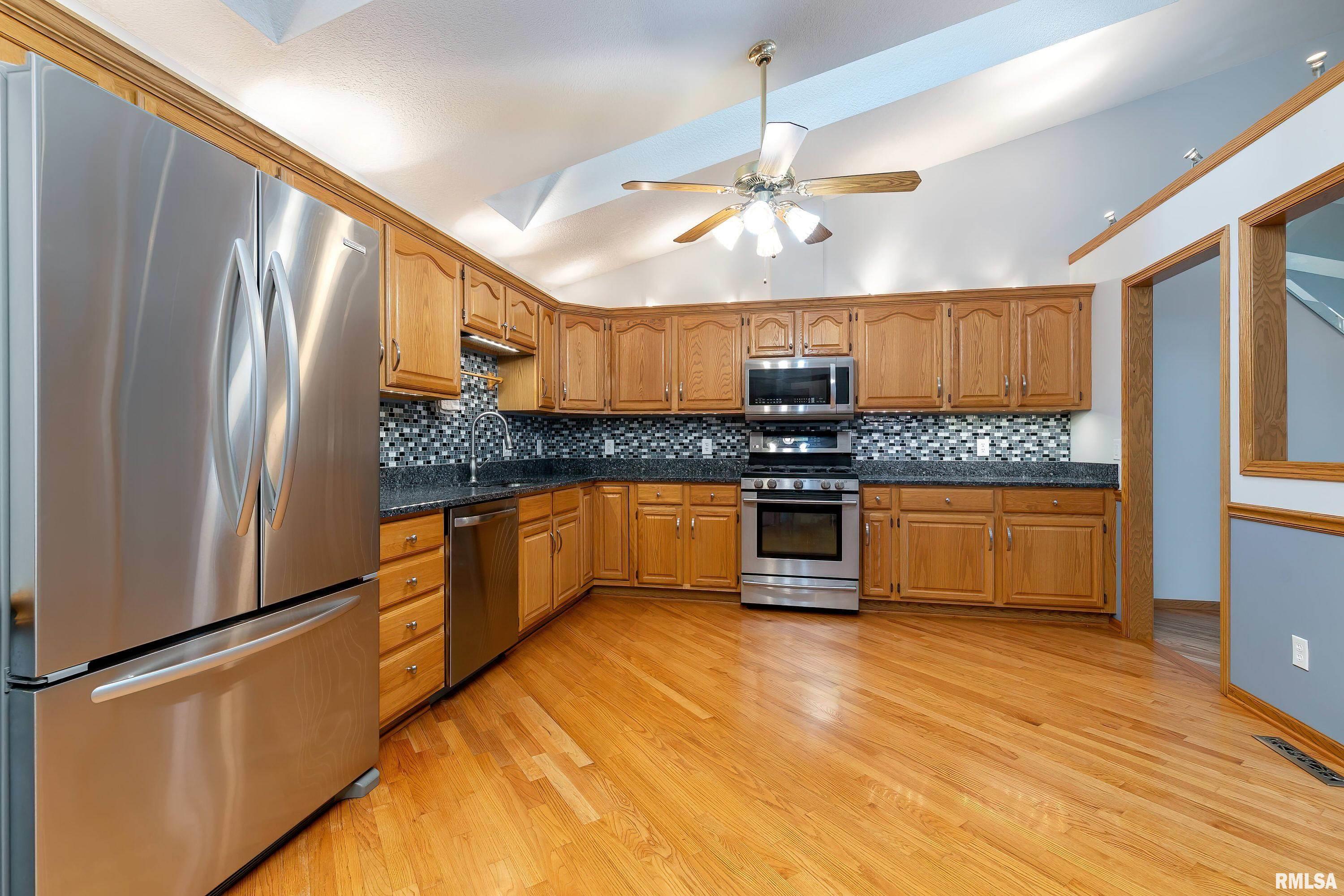 3367 East Ridge Drive Bettendorf, IA 52722 - Photo 6 of 39