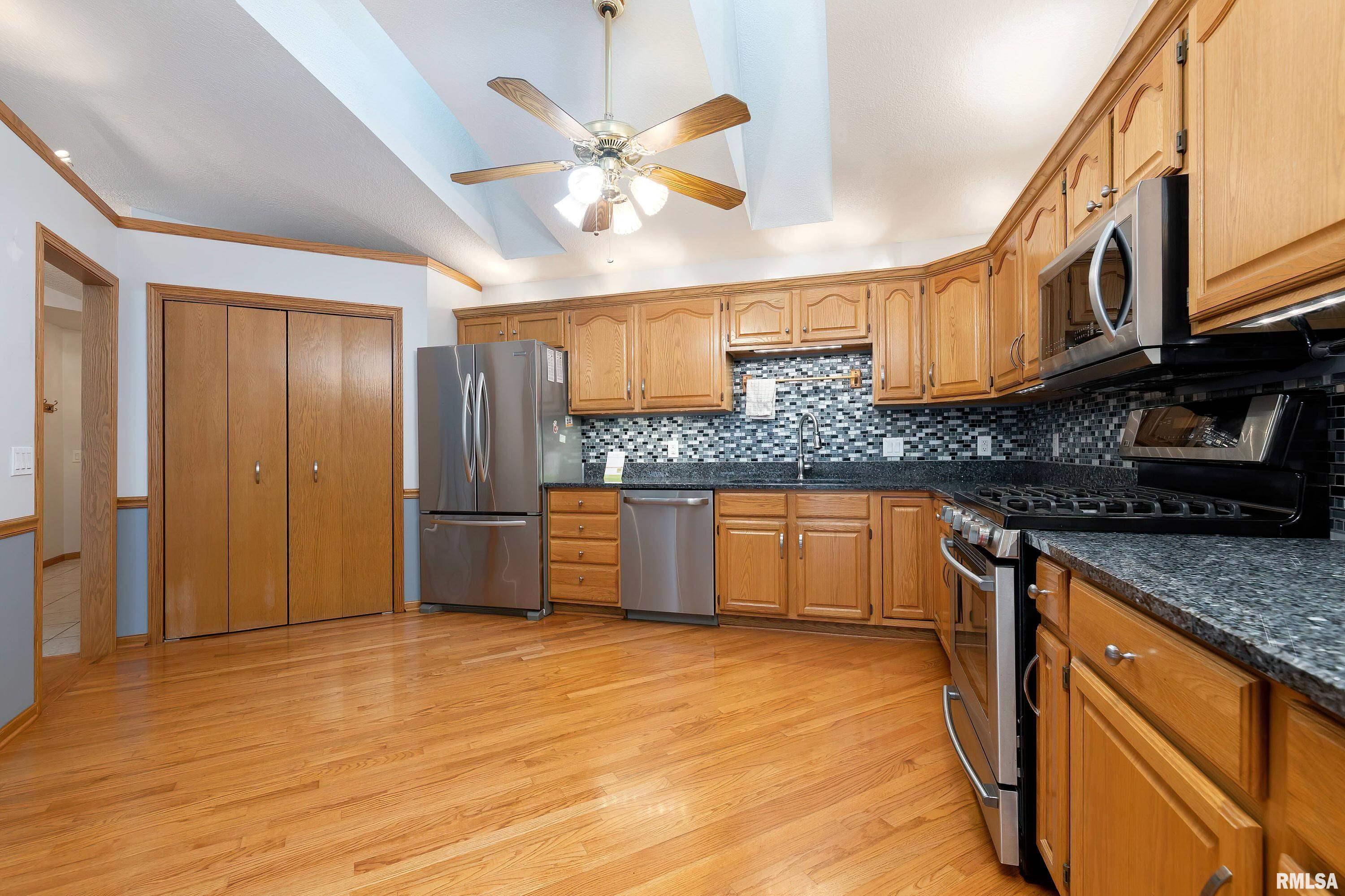 3367 East Ridge Drive Bettendorf, IA 52722 - Photo 7 of 39