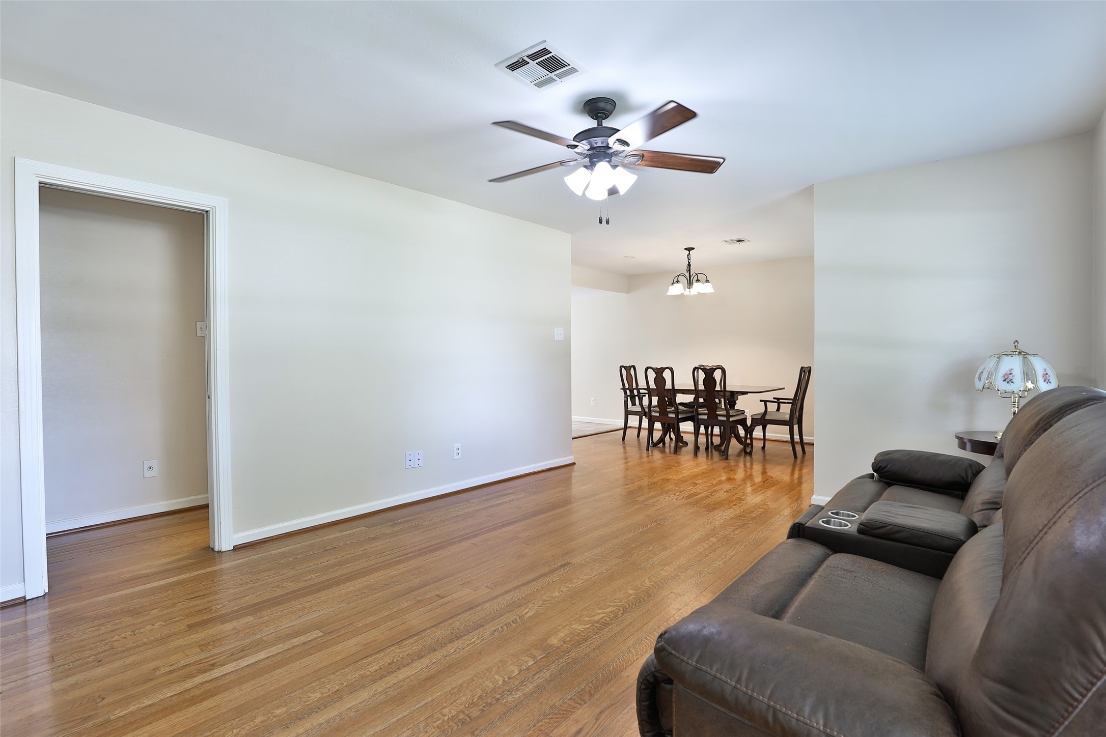 1321 Thornton Road Houston, TX 77018 - Photo 3 of 15 Elongated living area with beautifully redone hardwoods!