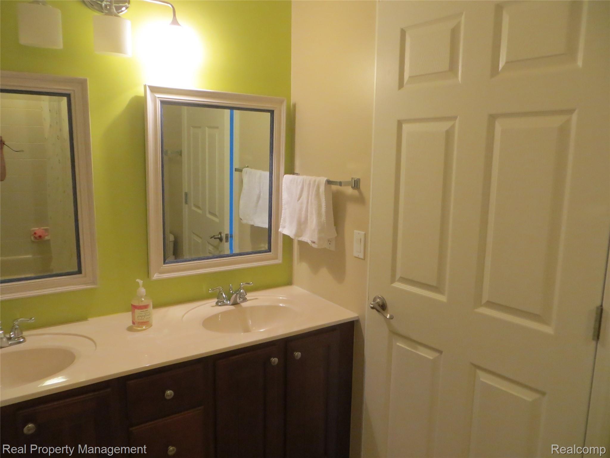 5650 Stonehaven Boulevard Rochester, MI 48306 - Photo 24 of 59 IMG_6642.JPG
